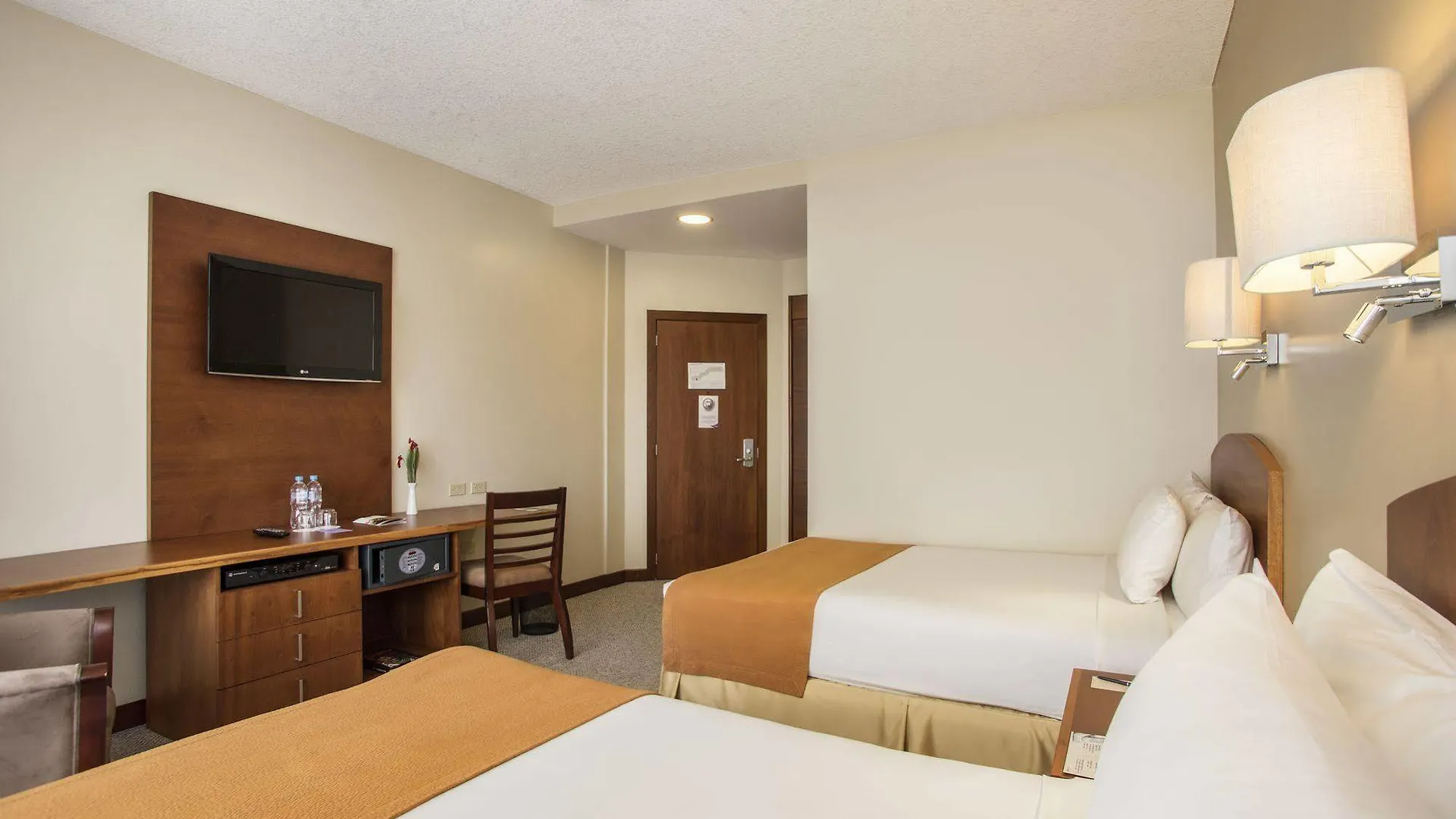 Hotel Quito 4*,